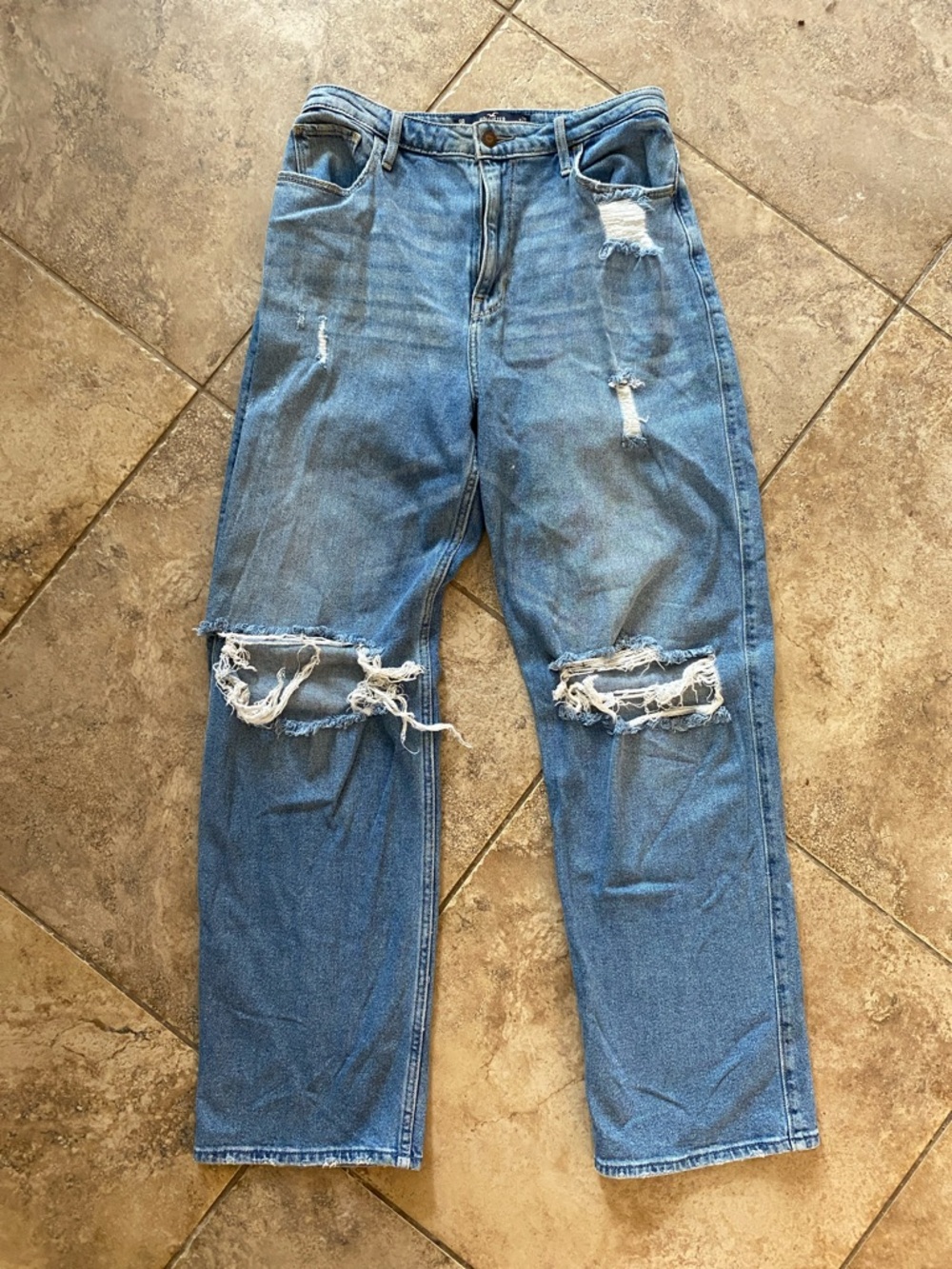 Women’s Hollister Ultra High Rise Dad Relaxed Rip-Knee Jeans Size 9R 29/31